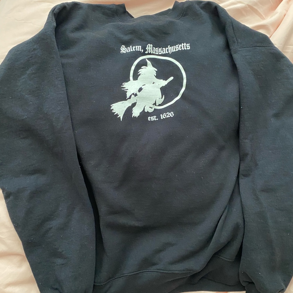 SALEM MASS SWEATSHIRT SIZE L